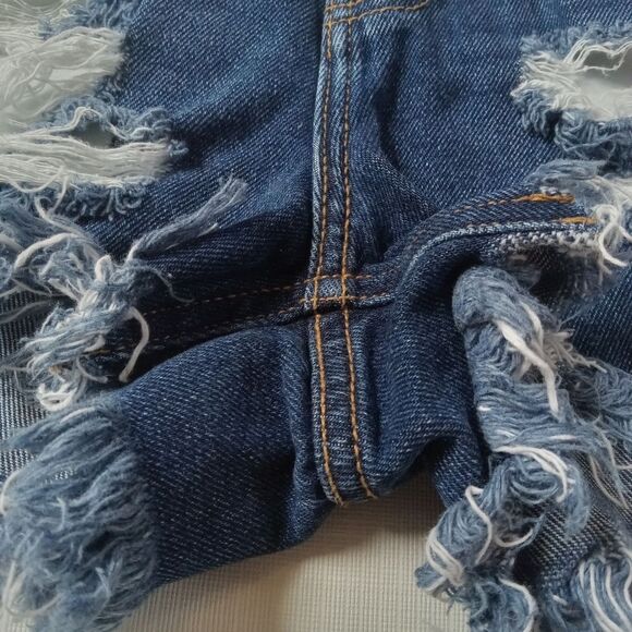 Windsor Blue Medium Wash Distressed Raw Edge Hem Denim Shorts Women's Size Large - Picture 10 of 12